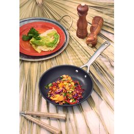 Le Creuset Toughened Non Stick Shallow Frypan 28cm alternative