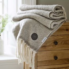 The Lyndon Company Moorland 100% Pure Wool Throw alternative