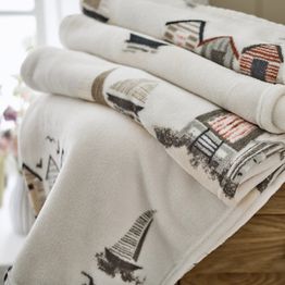 Lobster Creek Sheringham Beach Huts Fleece Throw alternative