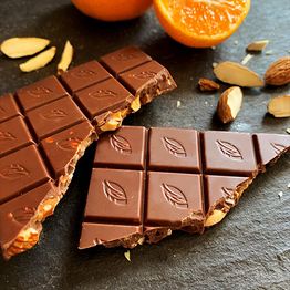 Willies Cacao Clementina's Almond Chocolate Bar 50g alternative