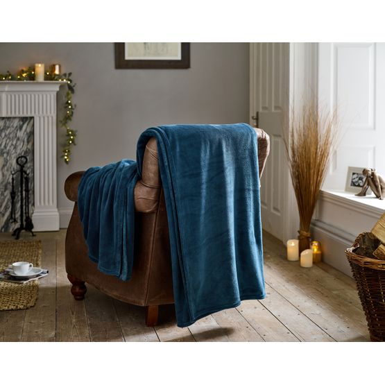 Deyongs The Big One Fleece Throw Legion Blue 230x270cm