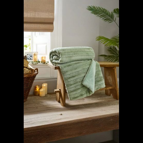 Chatsworth Faux Fur Textured Throw Green 130 x 170cm