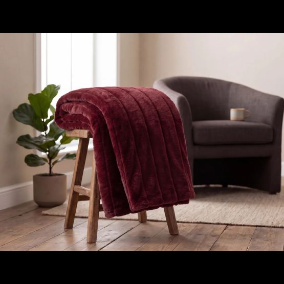 Deyongs Hockley Faux Fur Throw Ruby 130x150cm